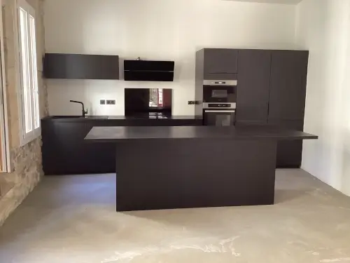 cuisine noire sur mesure sur Nîmes et Montpellier