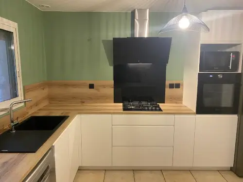cuisine sur mesure bois et blanche, stratifié et bois, pose Nîmes et Montpellier