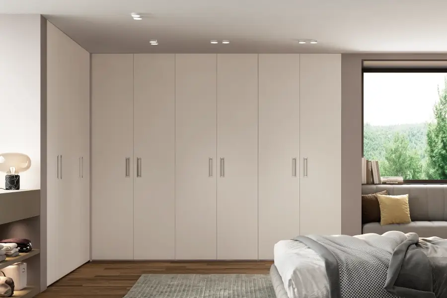 Ajoutez une touche de luxe et d'organisation à votre espace de repos avec ce dressing intégré. Conçu sur mesure pour s'adapter parfaitement à votre chambre, ce dressing offre une solution élégante et pratique pour ranger vos vêtements et accessoires L. Cuisine et Aménagement sur Nîmes et Montpellier. .